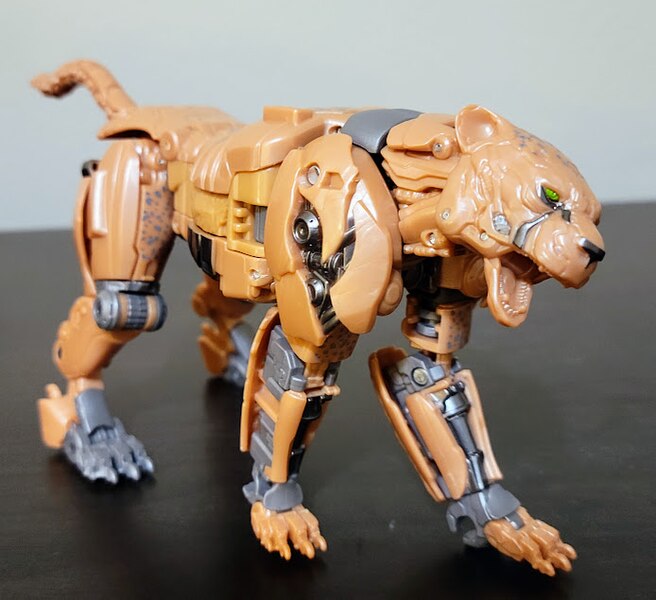 In Hand Image Of Transformers Studio Series Rise Of The Beasts Cheator Voyager  (6 of 9)
